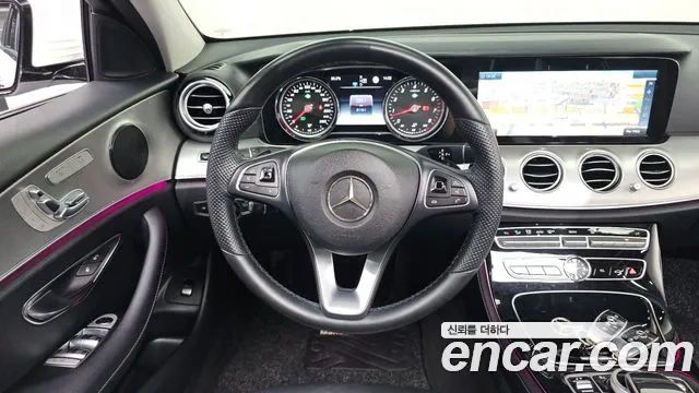 Mercedes-Benz E-Class 2017 thumb 12