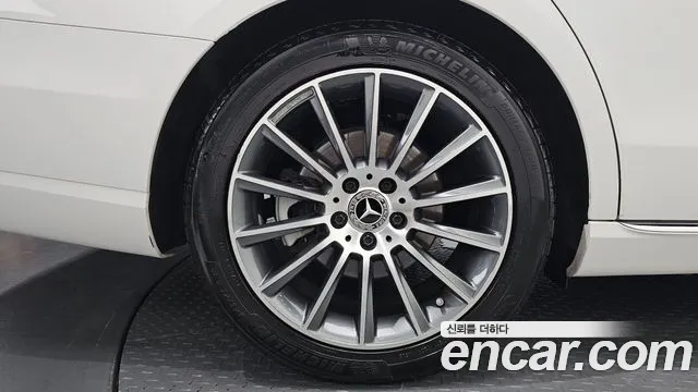 Mercedes-Benz E-Class 2017 thumb 5