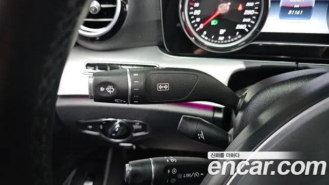 Mercedes-Benz E-Class 2017 thumb 10