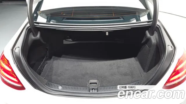 Mercedes-Benz E-Class 2017 thumb 8
