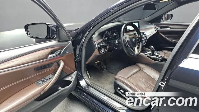 BMW 5 серии 2017 thumb 8