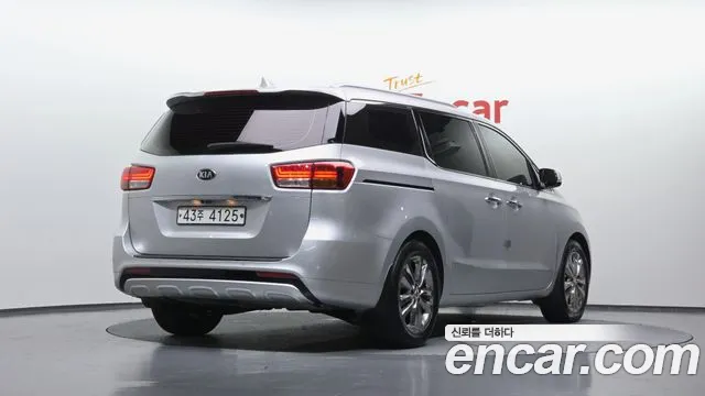 Kia Carnival 2015 thumb 12