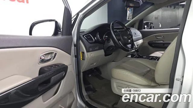 Kia Carnival 2015 thumb 7