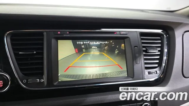 Kia Carnival 2015 thumb 11