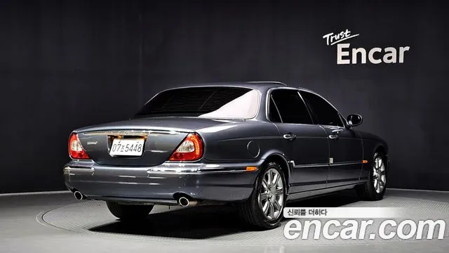 Jaguar XJ-8 2005 thumb 11
