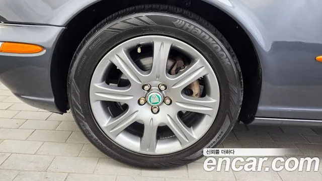 Jaguar XJ-8 2005 thumb 9