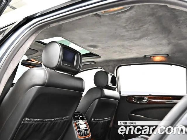 Jaguar XJ-8 2005 thumb 10