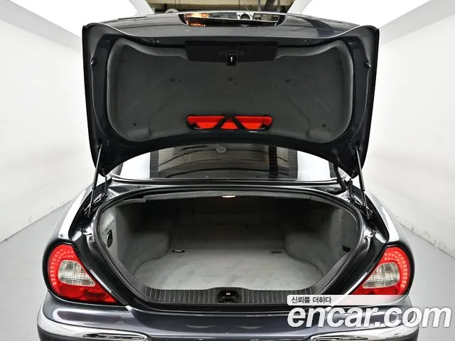 Jaguar XJ-8 2005 thumb 6