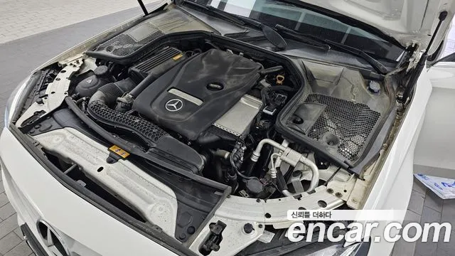 Mercedes-Benz C-Class 2018 thumb 11