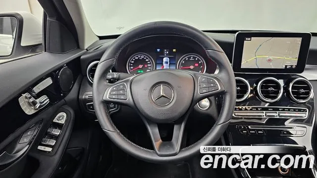 Mercedes-Benz C-Class 2018 thumb 9
