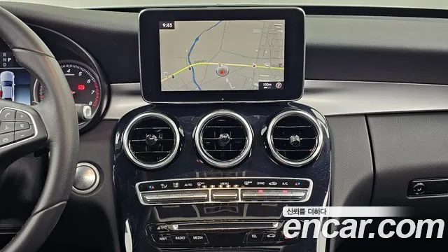 Mercedes-Benz C-Class 2018 thumb 10