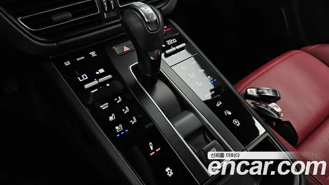 Porsche Macan 2023 thumb 11