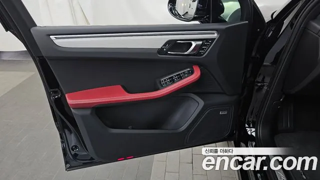 Porsche Macan 2023 thumb 5