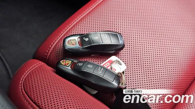Porsche Macan 2023 thumb 3
