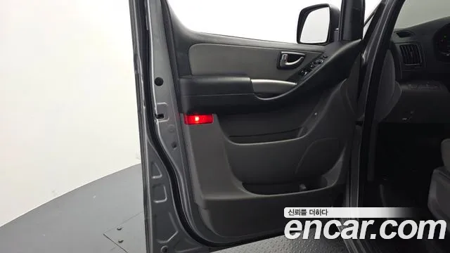 Hyundai Staria 2013 thumb 12