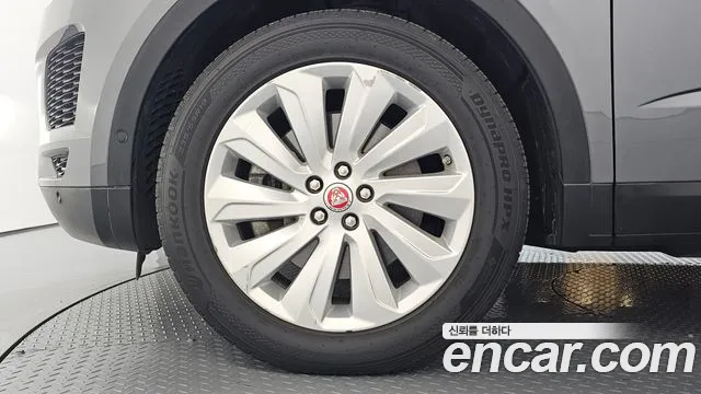 Jaguar E-Pace 2018 thumb 9
