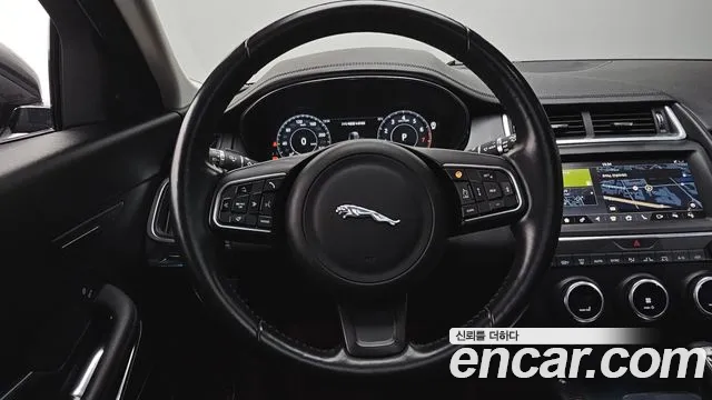 Jaguar E-Pace 2018 thumb 4