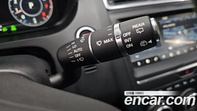 Jaguar E-Pace 2018 thumb 2