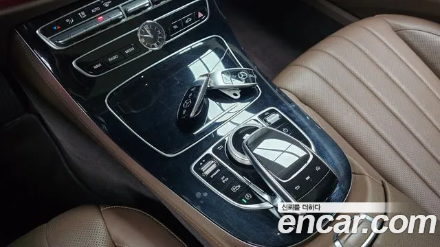 Mercedes-Benz E-Class 2019 thumb 4