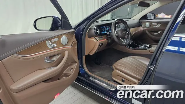 Mercedes-Benz E-Class 2019 thumb 9