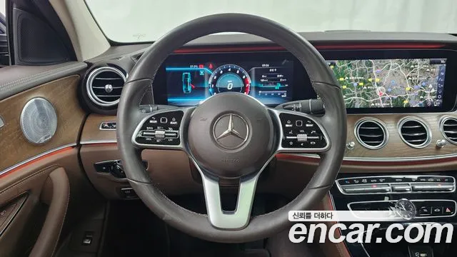 Mercedes-Benz E-Class 2019 thumb 10