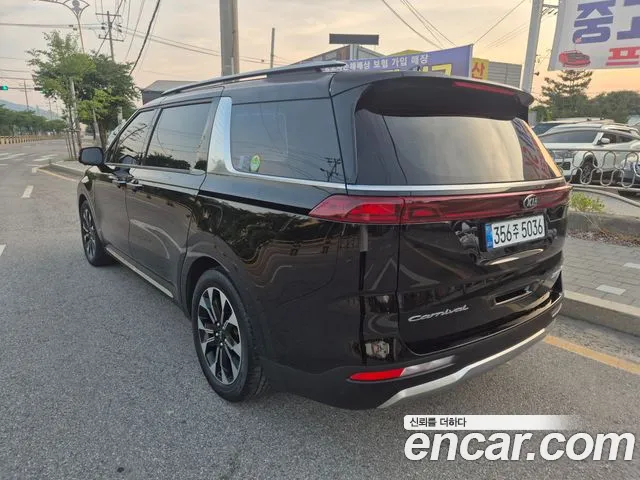 Kia Carnival 2021 thumb 4