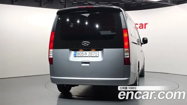 Hyundai Staria 2023 thumb 3