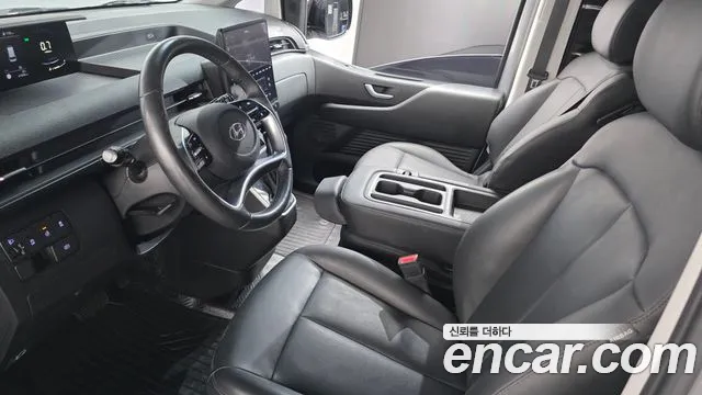 Hyundai Staria 2023 thumb 11