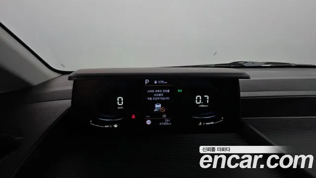 Hyundai Staria 2023 thumb 4