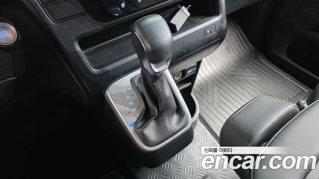 Hyundai Staria 2023 thumb 10