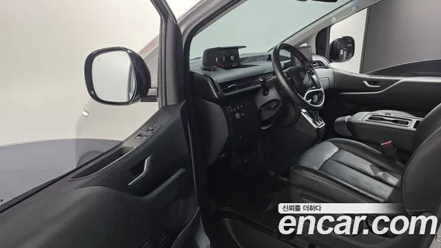 Hyundai Staria 2023 thumb 2