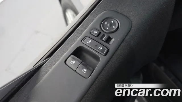 Hyundai Staria 2023 thumb 7