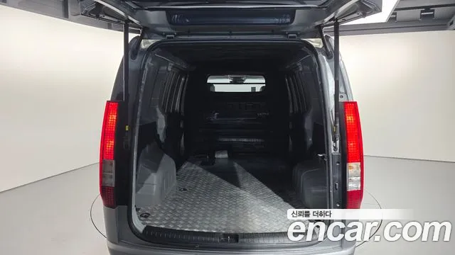 Hyundai Staria 2023 thumb 8