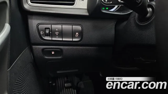 Kia Niro 2016 thumb 11