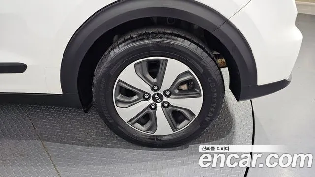 Kia Niro 2016 thumb 2