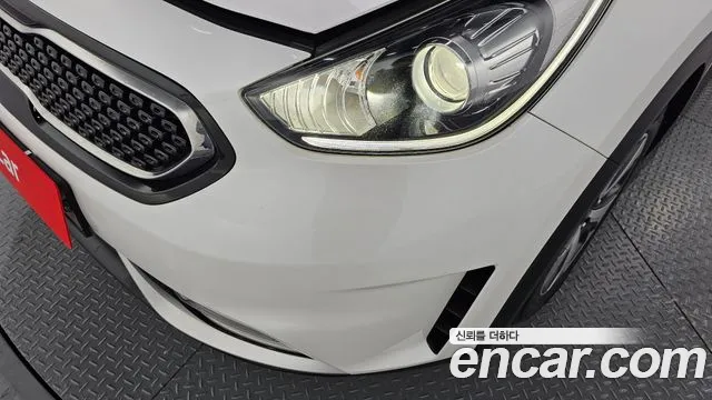 Kia Niro 2016 thumb 5