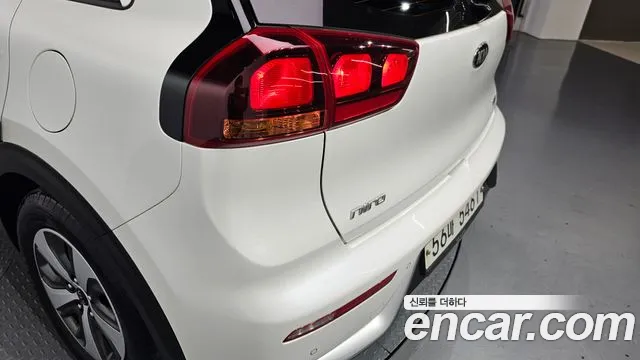 Kia Niro 2016 thumb 3