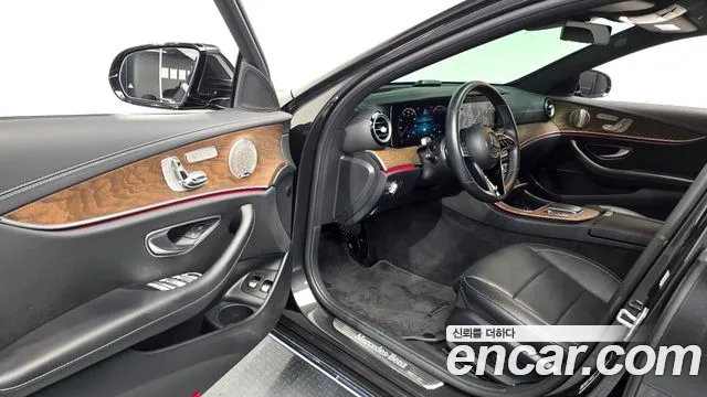 Mercedes-Benz E-Class 2021 thumb 8