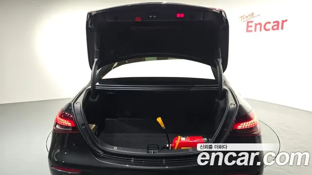 Mercedes-Benz E-Class 2021 thumb 2