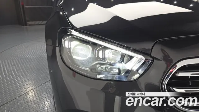 Mercedes-Benz E-Class 2021 thumb 3