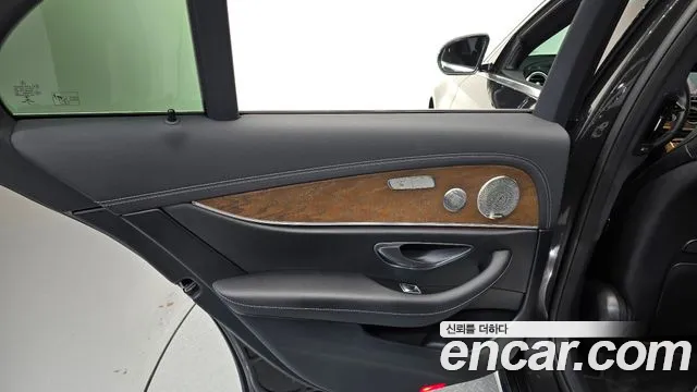 Mercedes-Benz E-Class 2021 thumb 9