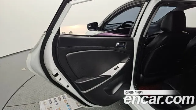 Hyundai Accent 2014 thumb 3