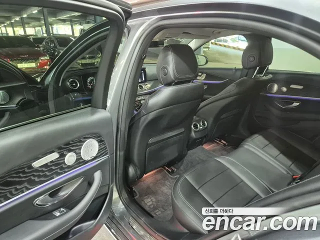 Mercedes-Benz E-Class 2020 thumb 11