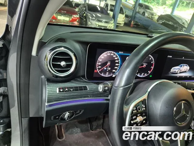 Mercedes-Benz E-Class 2020 thumb 12