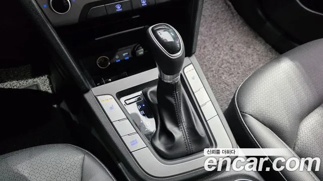 Hyundai Avante 2017 thumb 4