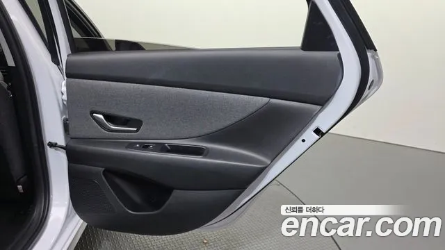 Hyundai Elantra 2023 thumb 2