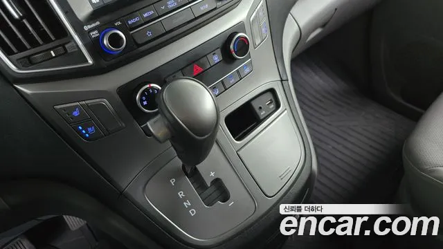 Hyundai Staria 2019 thumb 4