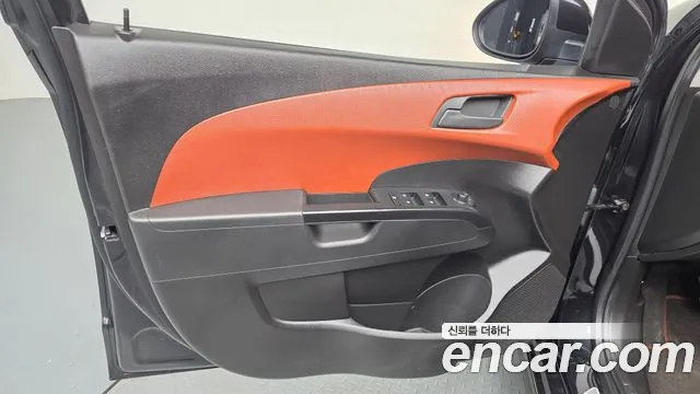 Chevrolet Aveo 2015 thumb 2