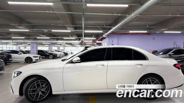 Mercedes-Benz E-Class 2022 thumb 12