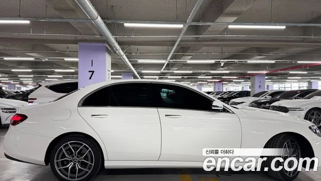 Mercedes-Benz E-Class 2022 thumb 4